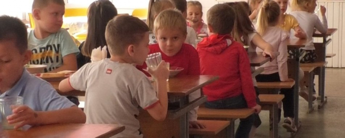 60 учнів замість 150 харчуються в шкільній їдальні в Ужгороді під час карантину
