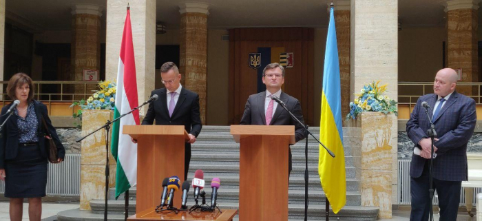 Міністр Кулеба в Ужгороді: "Ми хочемо більше торгівлі, економічних, політичних та міжлюдських контактів між Україною та Угорщиною"