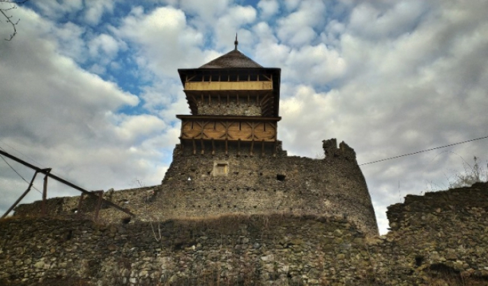 Вежу-донжон Невицького замку встановлено: перші фото зсередини (ФОТО)