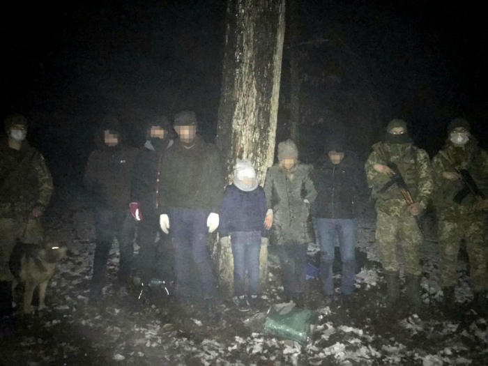 Під Ужгородом, поблизу кордону зі Словаччиною, намагалися сховатися шестеро іранців