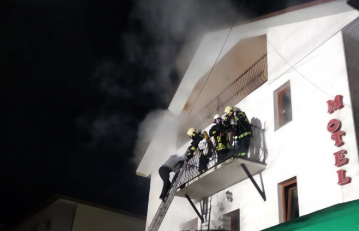 На Воловеччині сталася пожежа в мотелі – людей спускали драбиною (ФОТО)