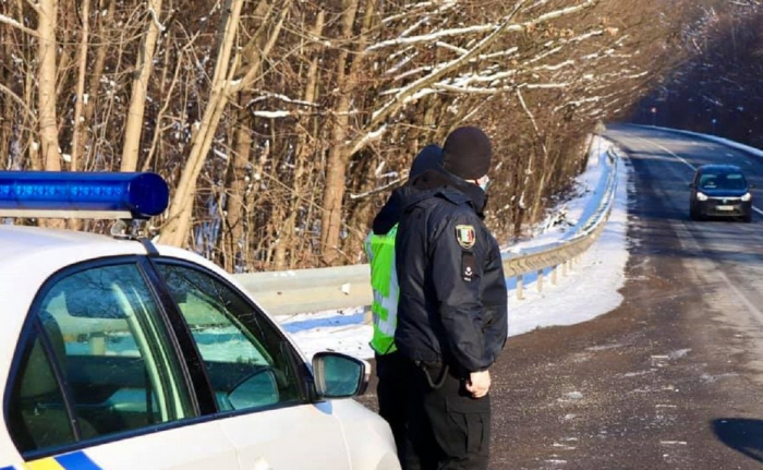 Закарпатські поліцейські посилено стежать за безпекою на дорогах області