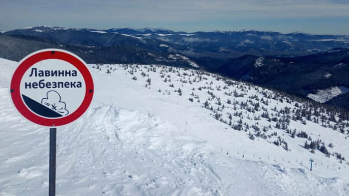 Рятувальники попереджають про снігову небезпеку в горах Закарпаття