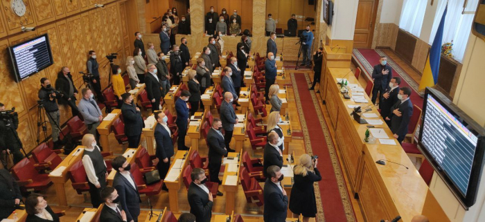 Позачергова сесія Закарпатської обласної ради почалася: прийшли 44 депутати