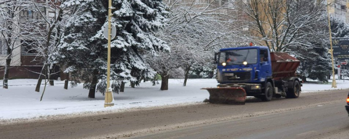 Снігопади на Закарпатті: як розчищають дороги
