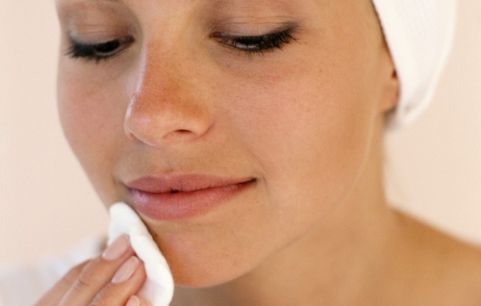 5 кроків, яким варто навчитися, щоб правильно очищати свою шкіру