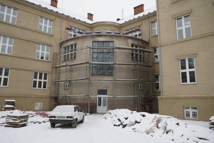 Зберегти не можна знищити: УжНУ реставрує фасади історичних будівель Ужгорода