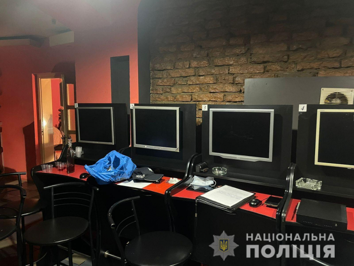 Закарпатські поліцейські припинили роботу ще двох гральних закладів у Тячеві