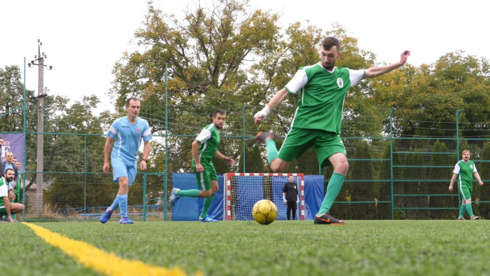 З ряси у форму: на Ужгородщині священики провели міні-турнір з футболу (ВІДЕО)