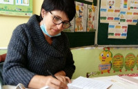 "Чарівні окуляри" та уроки-ігри: 30 років працює вчителькою початкових класів Вікторія Вачеля