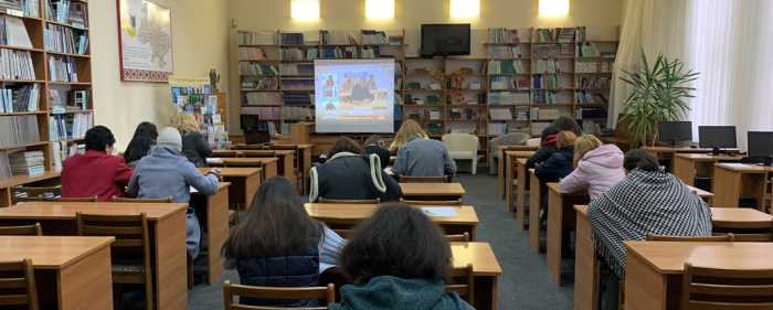 15 людей писали Радіодиктант національної єдності в обласній бібліотеці в Ужгороді
