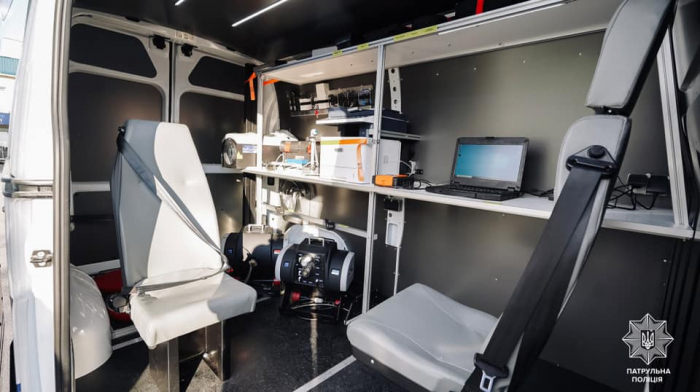 Закарпатські патрульні поліцейські використовуватимуть мобільні діагностичні станції
