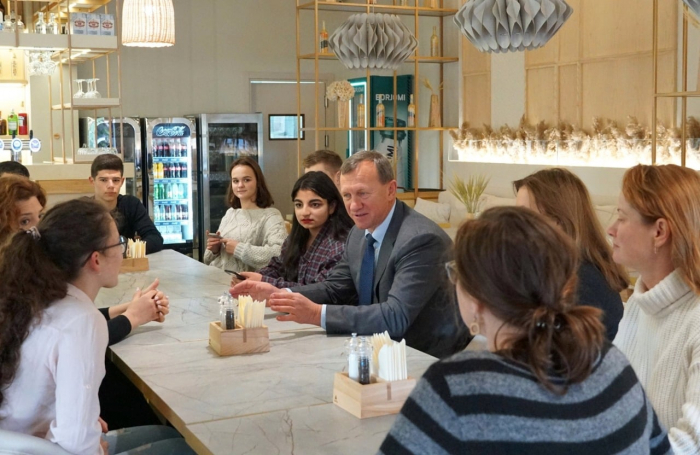 «City Walk cafe з міським головою»: Богдан Андріїв зустрівся з молоддю