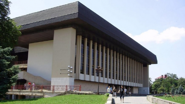 До 75-річчя Закарпатського драмтеатру запровадили святкову анкету