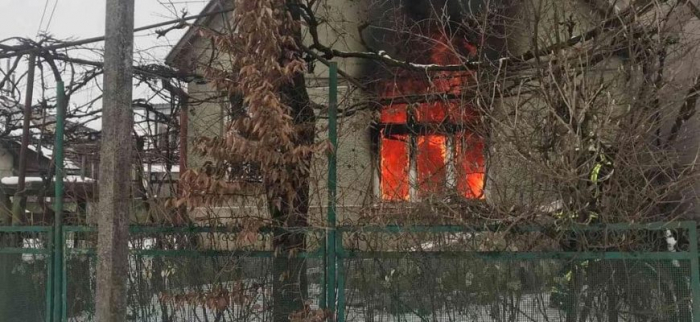 У Хусті ледь не згорів житловий будинок (ФОТО)