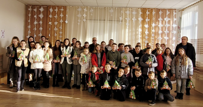 На Ужгородщині благодійники зробили діткам святкове привітання до Дня Святого Миколая