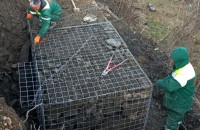 У Нижньому Бистрому зводять габіонну підпірну стінку