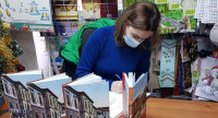 "Цікавий досвід". Тетяна Літераті взяла участь в акції "Письменник за прилавком" в Ужгороді