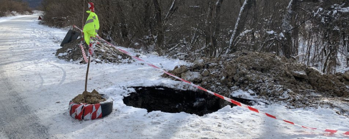 З 15 лютого почнуть ремонтувати провалля на дорозі у селі Ворочево на Закарпатті
