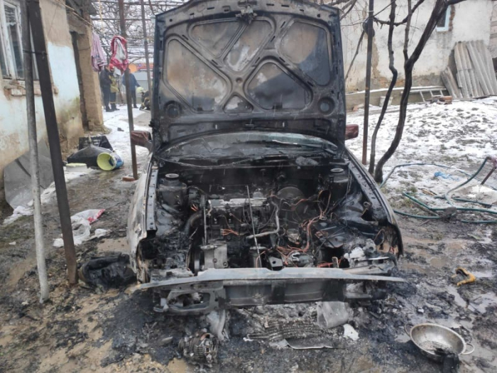 В Ужгороді пожежа позбавила родину засобу пересування