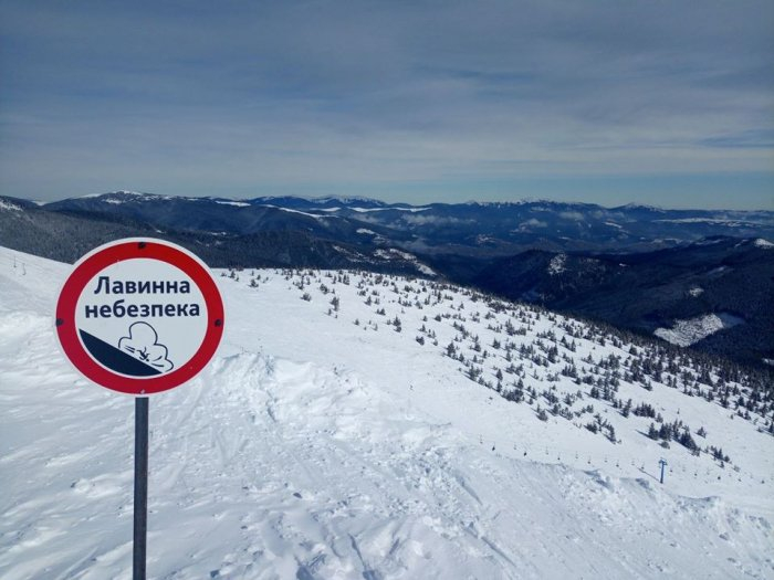 Штормове попередження: закарпатців попереджають про сніголавинну небезпеку у горах