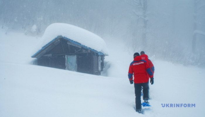 У горах Закарпаття 66 людей шукають киянина, який провів дві ночі при морозі у 20°