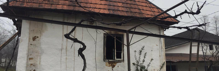 На Закарпатті пожежа залишила сім’ю без домівки (ФОТО)