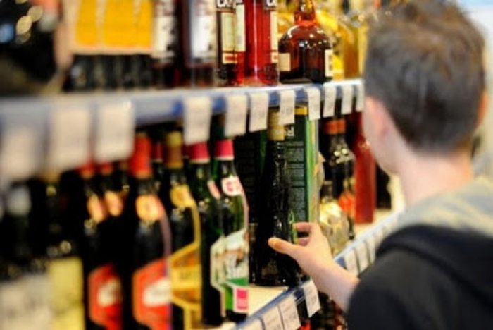 Закарпатська ДПС: За продаж алкоголю та тютюну неповнолітнім платнику загрожує позбавлення ліцензії та штраф