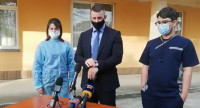 Першим лікарем, якого вакцинували на Закарпатті від COVID-19, став Степан Карабиньош
