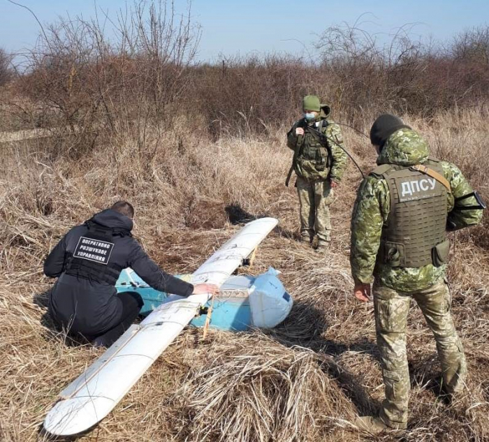 Поблизу Чопа прикордонники «накрили» квартет контрабандистів з безпілотником (ФОТО, ВІДЕО)