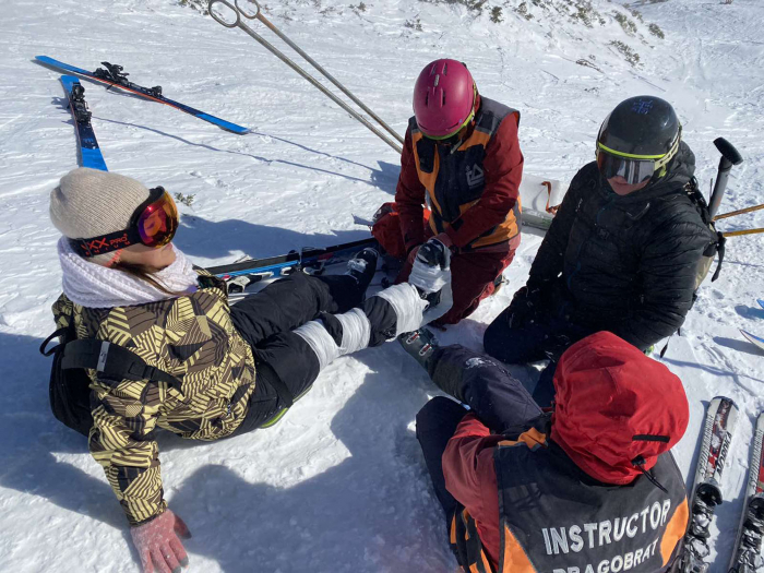Закарпатські гірські рятувальники допомогли травмованій на Драгобраті одеситці