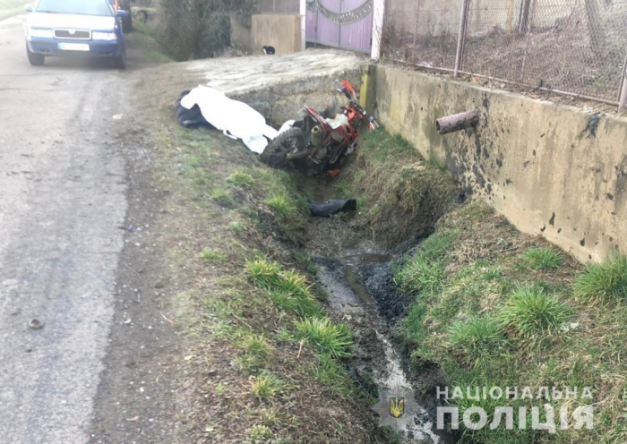 Смертельна ДТП на Мукачівщині: хлопці на мотоциклі влетіли у бетонний місток (ФОТО)