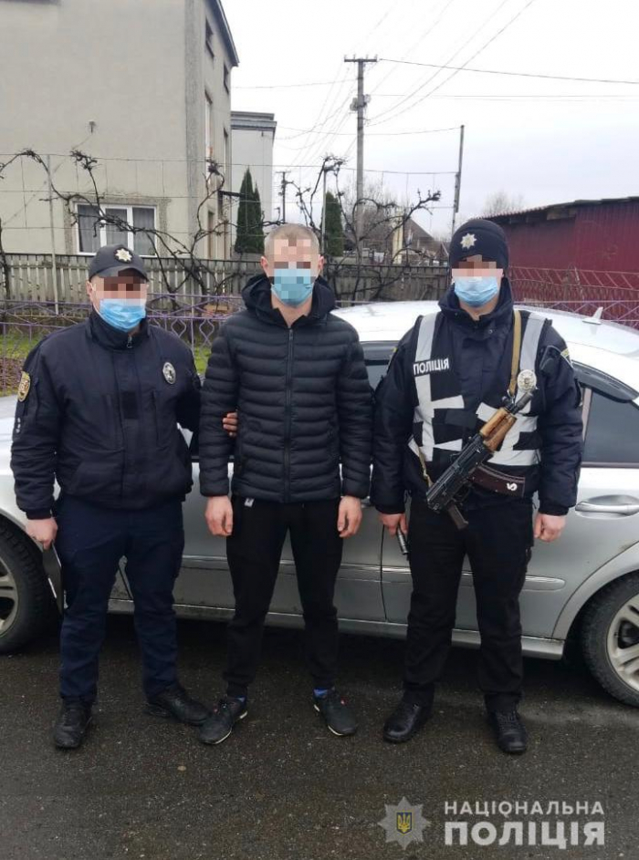 Поліцейські затримали жителя Тячівщини зі зброєю
