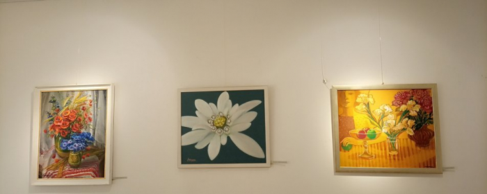 В галереї "Ужгород" стартувала виставка до 8 березня