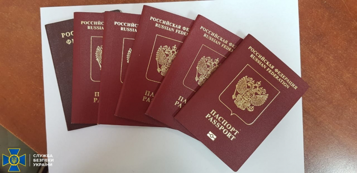 На Закарпатті контррозвідка СБУ заблокувала канал незаконного переправлення та легалізації росіян за кордоном