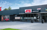 Продавець-консультант ужгородського магазину "АТБ" Ірина Мокіна: "Люблю цю
роботу, відчуваю себе тут на своєму місті"
