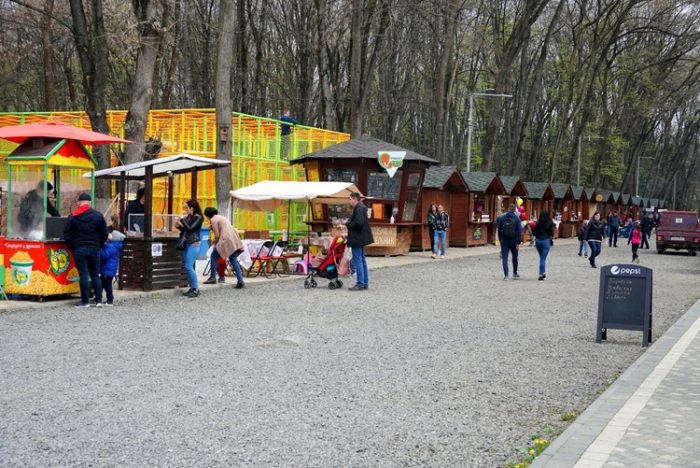 У Боздоському парку та біля історико-культурного центру “Совине гніздо” в Ужгороді – святкові ярмарки (ФОТО)