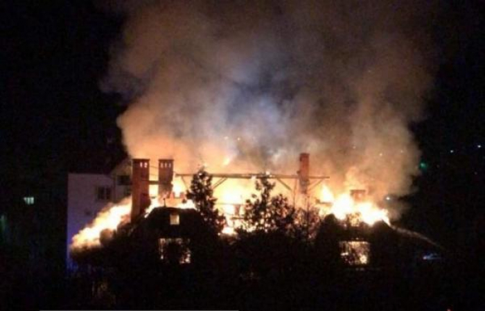В Ужгороді опівночі повністю згорів чотиризірковий готель