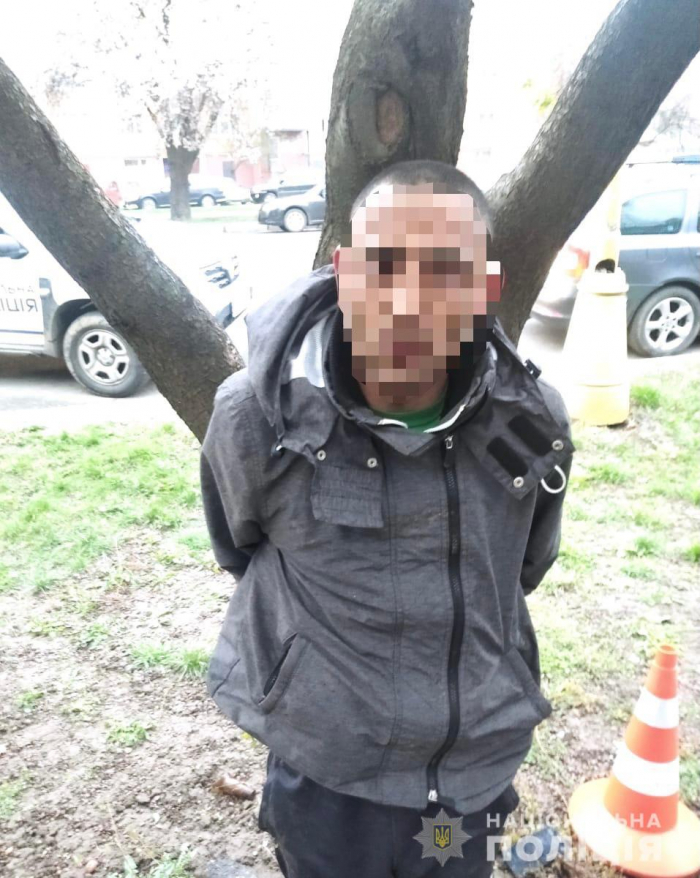 Поліцейські оперативно затримали зухвалого розбійника, який напав на ужгородку