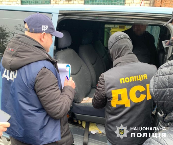 На Закарпатті поліцейські затримали на хабарі працівника Держагентства лісових ресурсів
