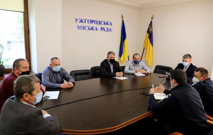 Заходи у рамках Тижня безпеки дорожнього руху обговорили в Ужгороді