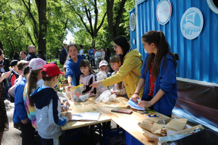 Ужгородських школярів вчили переробляти пластик (ВІДЕО)