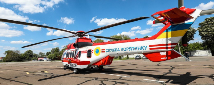 Закарпатські рятувальники отримали гелікоптер у рамках міжурядової угоди