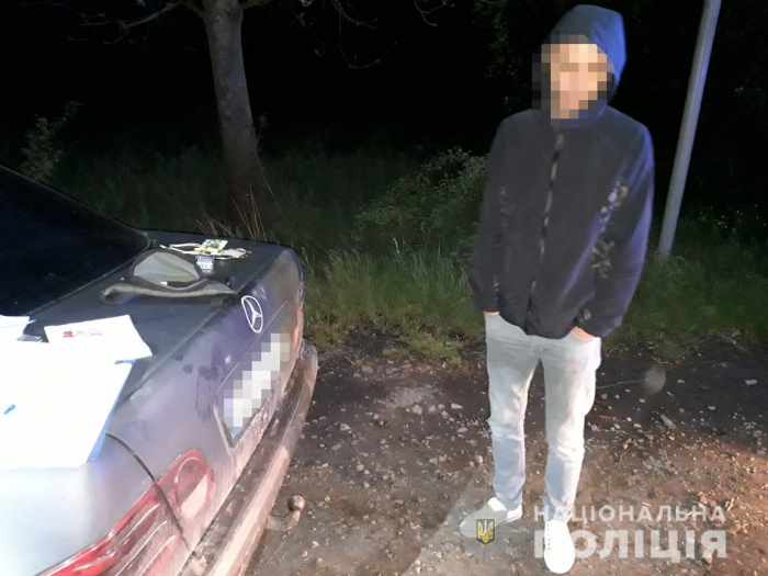Поліцейські Виноградова за ніч викрили двох водіїв з наркотиками