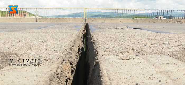 Аварійні мости: в якому стані небезпечні переправи у Мукачеві (ВІДЕО)
