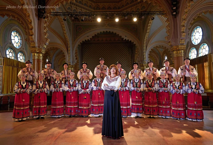 Закарпатський народний хор запрошує на раніше анонсовану концертну програму «Звідси гора, звідти друга»
