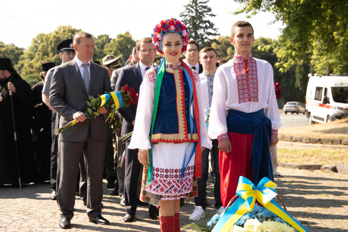 Урочистості до 25-ї річниці Конституції України та 76-ї річниці входження Закарпаття до складу України відбулися в Ужгороді 