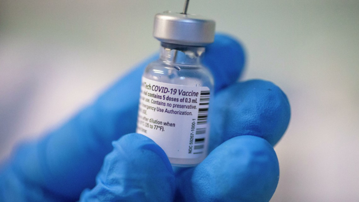 Близько 100 освітян щепили вакциною Pfizer в Ужгороді (ВІДЕО)