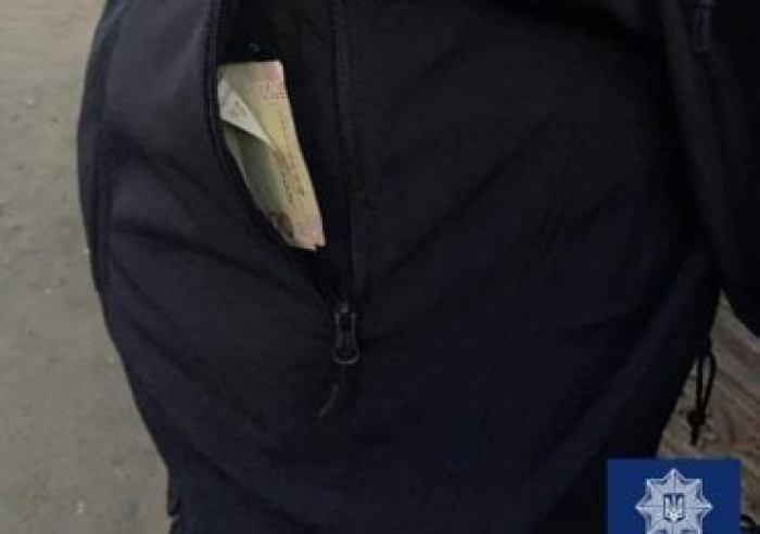 В Ужгороді чоловік пропонував патрульним 200 гривень хабаря (ФОТО)
