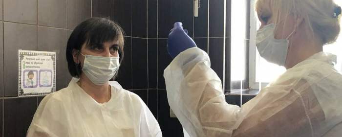 Учителі Ужгородської школи №19 отримали першу дозу вакцини Pfizer